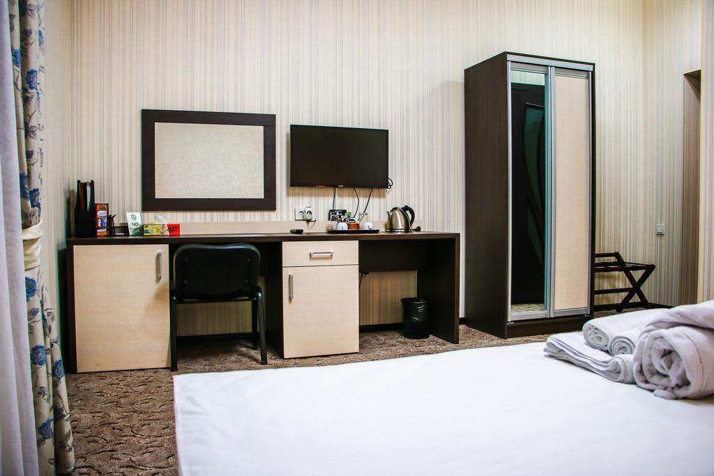 Tourasia Hotel Bishkek Room photo