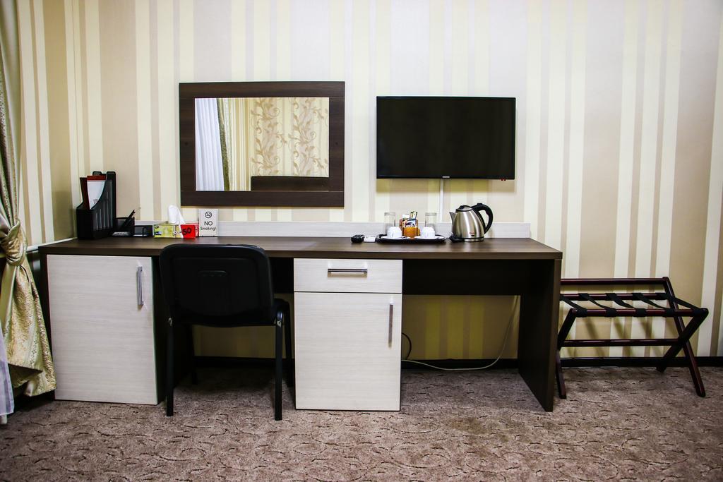 Tourasia Hotel Bishkek Room photo
