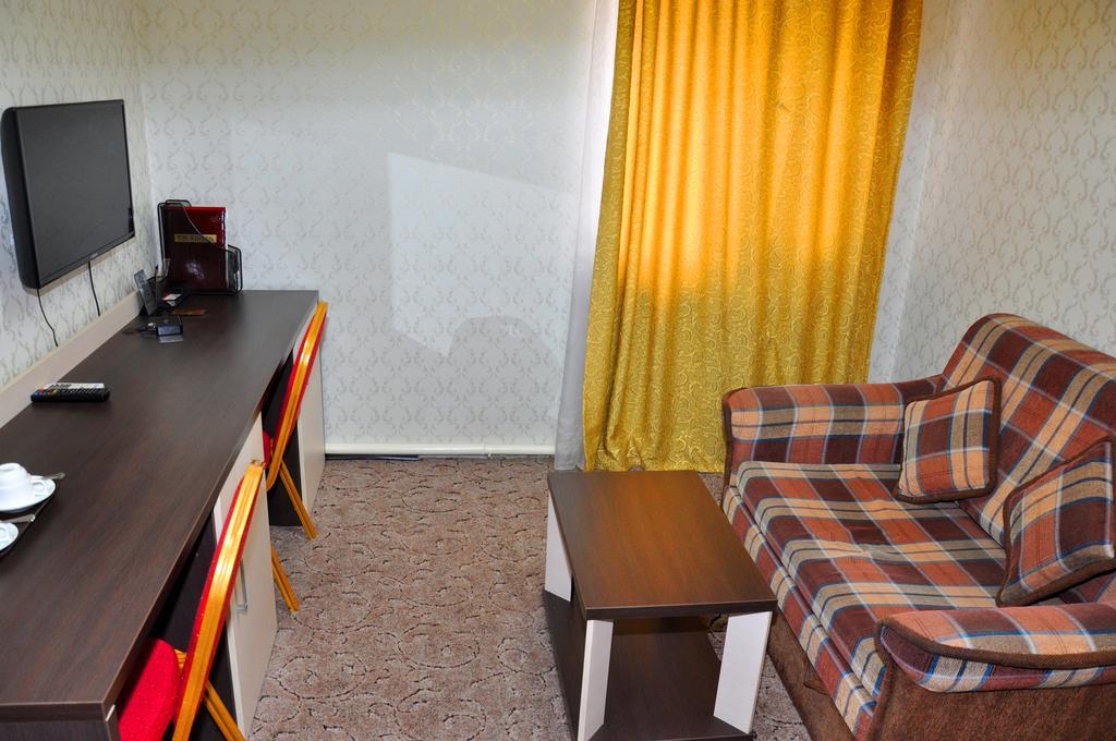 Tourasia Hotel Bishkek Exterior photo